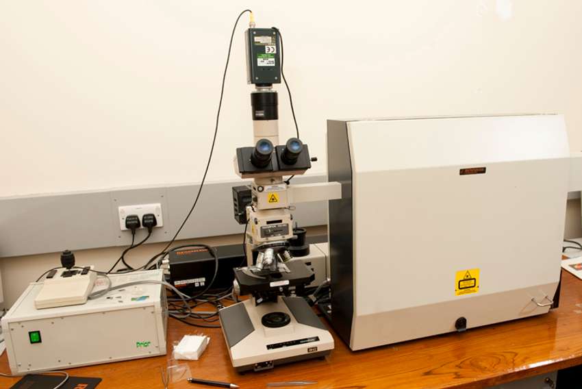 Renishaw 2000 Raman Microscope