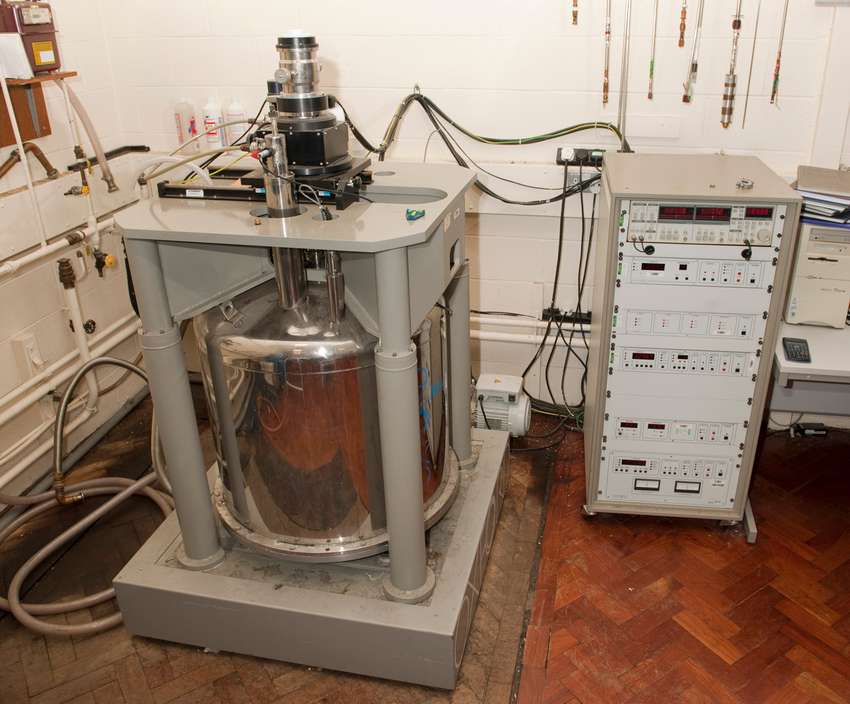 Maglab 9T Vibrating Sample Magnetometer