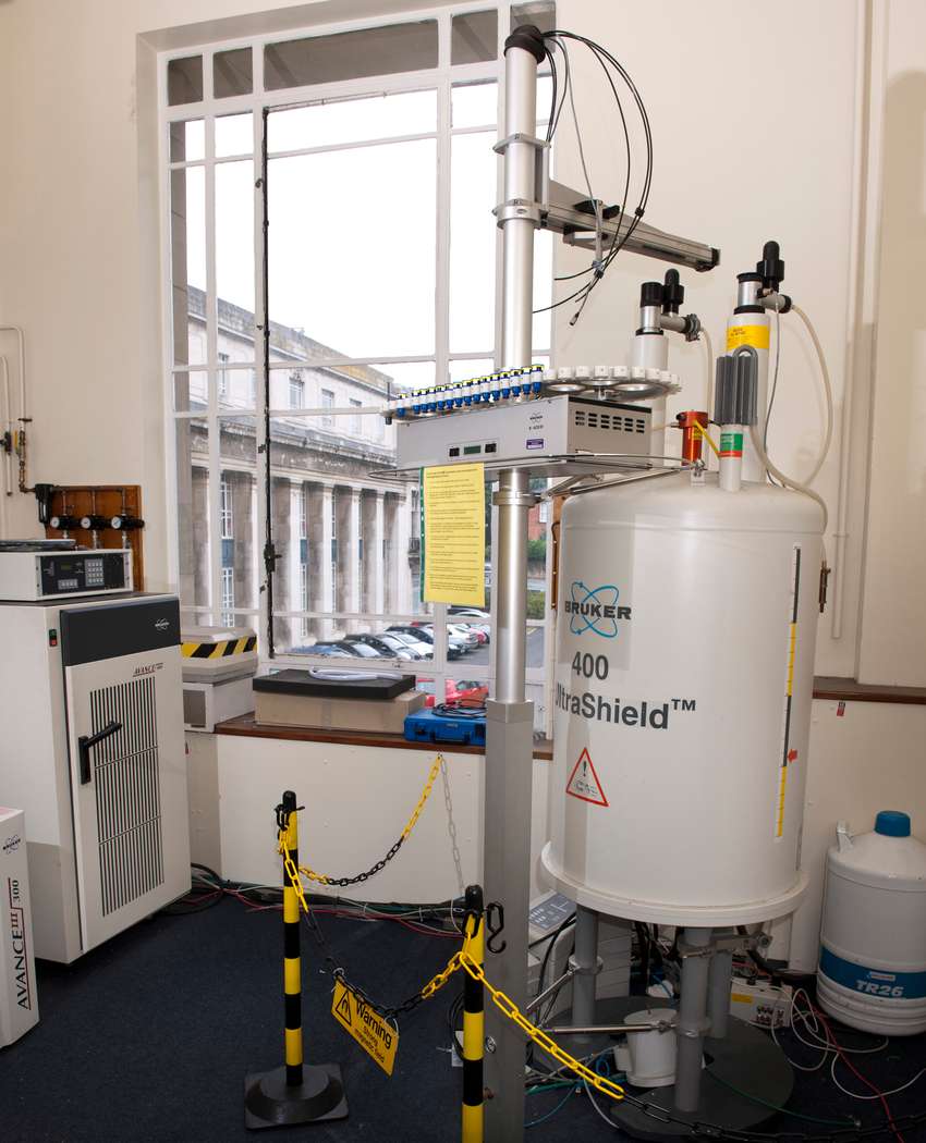 NMR (400MHz, Bruker Avance)