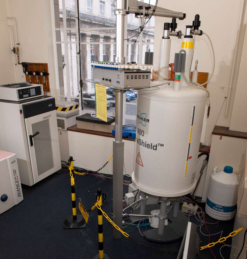 NMR (400MHz, Bruker Avance)