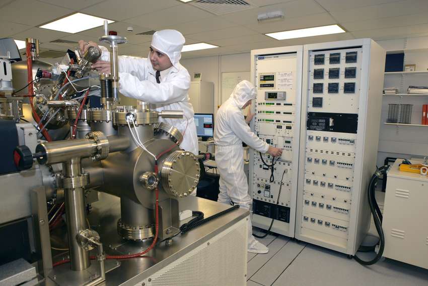 Molecular Beam Epitaxy System