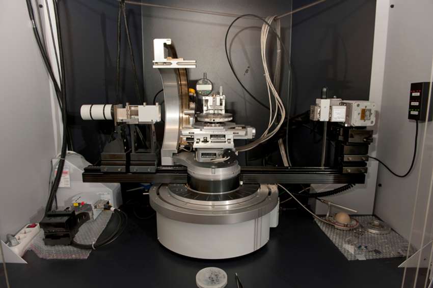 D8 Discovery Diffractometer system