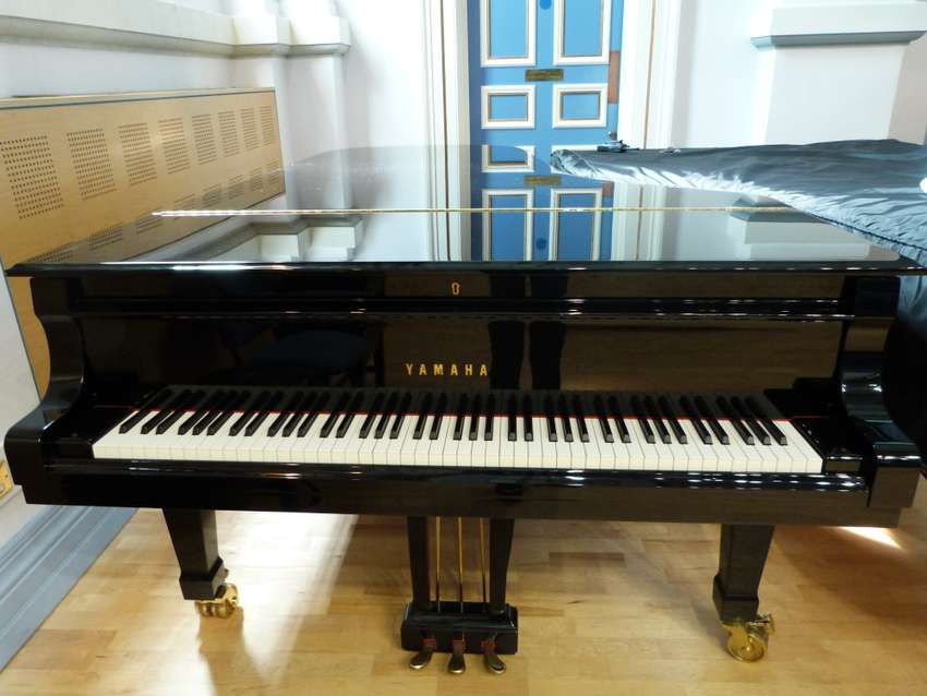 Yamaha CF IIIS Concert Grand Piano