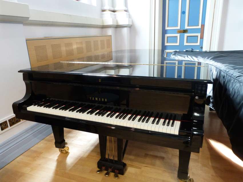 Yamaha CF IIIS Concert Grand Piano