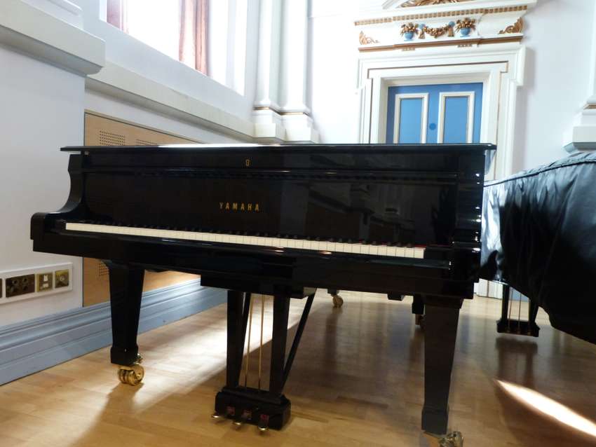 Yamaha CF IIIS Concert Grand Piano