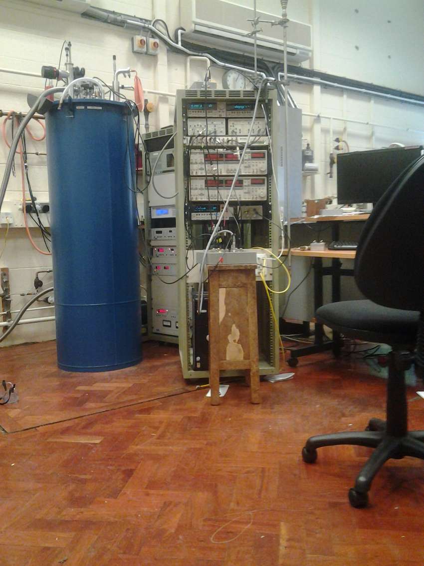 Cryomagnetic Sample Measurement System